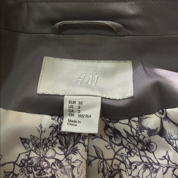 H&M gray blazer - black &white pattern lining - 2 - Picture 4 of 5